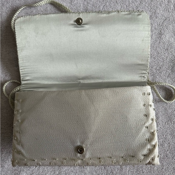 Vintage Silver & White Beaded Clutch La Regale - Picture 4 of 6